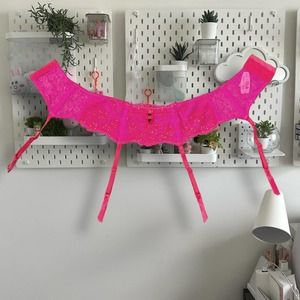 Hot pink Victoria’s secret Lace garter belt NTW
